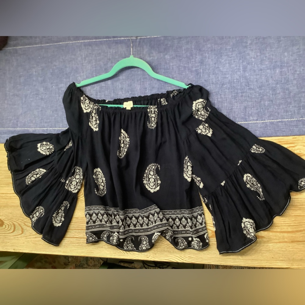Surf Gypsy navy blue paisley blouse, size M, NWOT